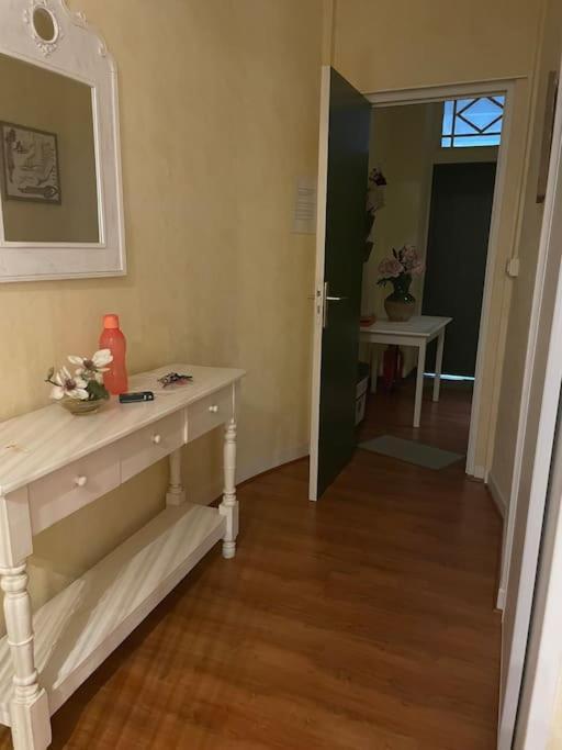 Studio N•2 Avec Patio En Plein Coeur De La Ville Bagneres-de-Bigorre Luaran gambar