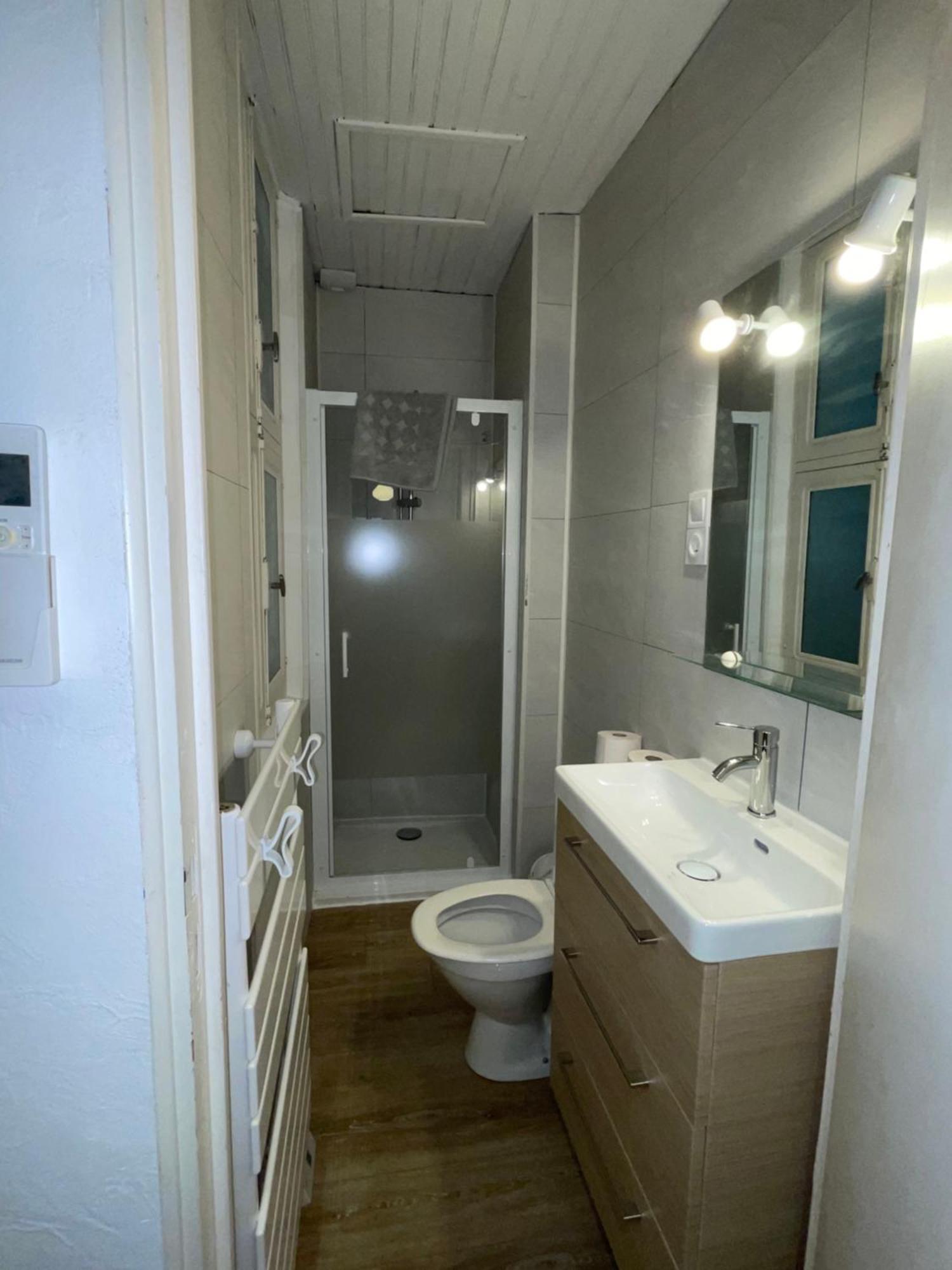 Studio N•2 Avec Patio En Plein Coeur De La Ville Bagneres-de-Bigorre Luaran gambar
