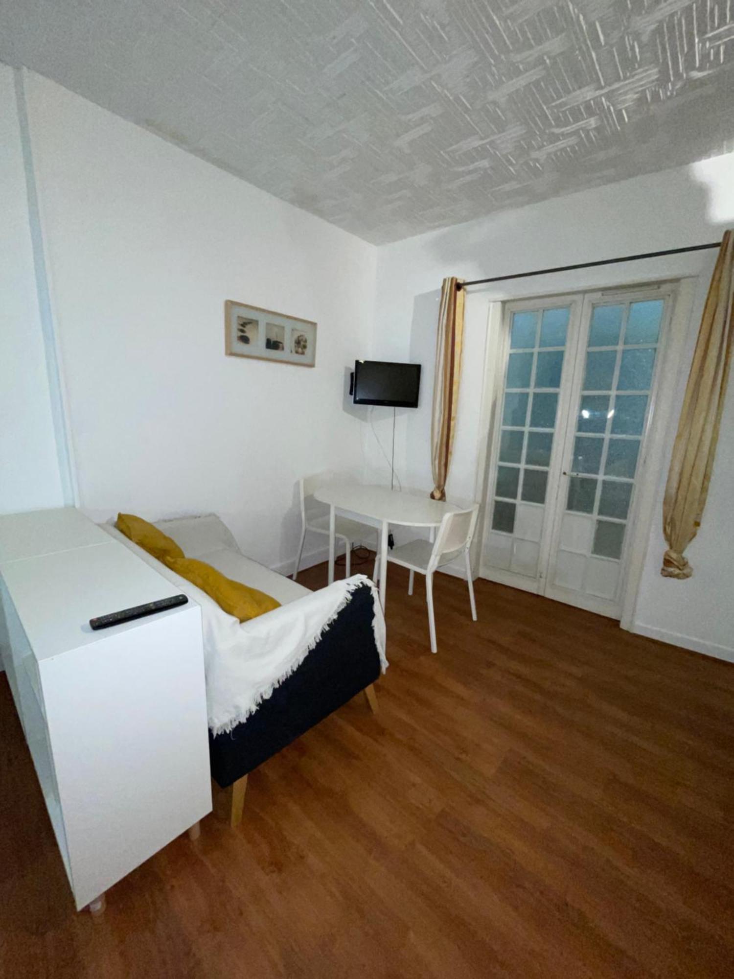 Studio N•2 Avec Patio En Plein Coeur De La Ville Bagneres-de-Bigorre Luaran gambar